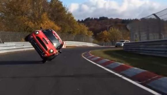Mini completó una vuelta en Nürburgring en dos ruedas [VIDEO]