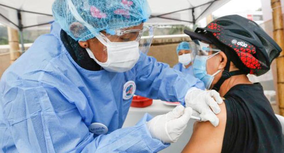 Sigue vacunación contra el coronavirus en el Perú. (Foto Andina)
