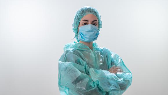 El gigante de moda Zara ha cedido parte de sus fábricas para la confección de batas sanitarias para el personal hospitalario que lucha contra el covid-19 en España. (Foto: Shutterstock)