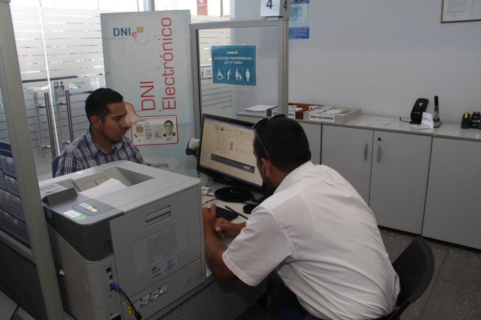 Las personas que no cotejen la información serán multadas con S/11,90. Sin embargo, esta multa no sería la única. (Foto: Reniec)