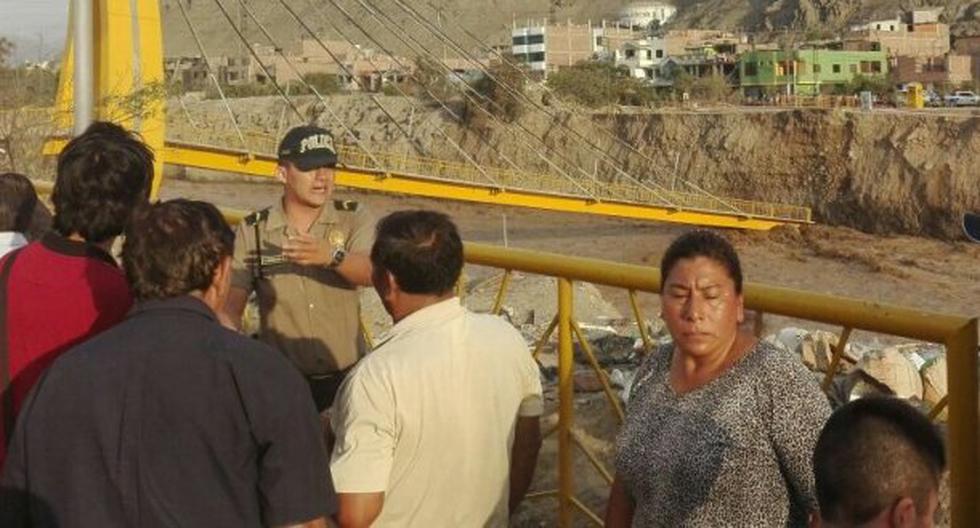 Un puente ubicado en la cuadra 17 de la avenida Malecón Checa ha colapsado. (Foto: @ZarellaSierra)