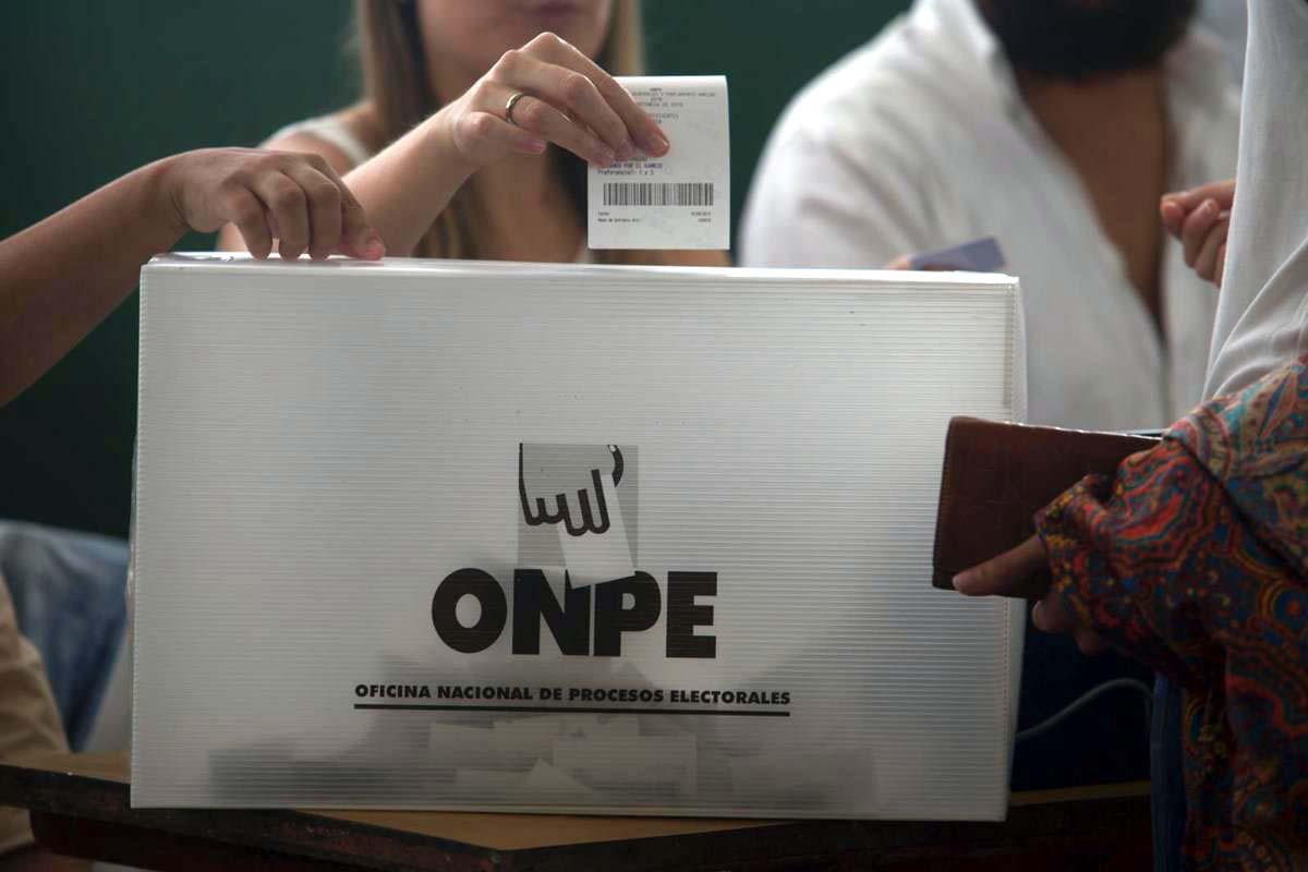 Solo el 28% señala que ha decidido su voto a estas alturas. En tanto, el 18% dice que hasta ahora ninguna agrupación lo convence. (Foto: Juan Ponce)