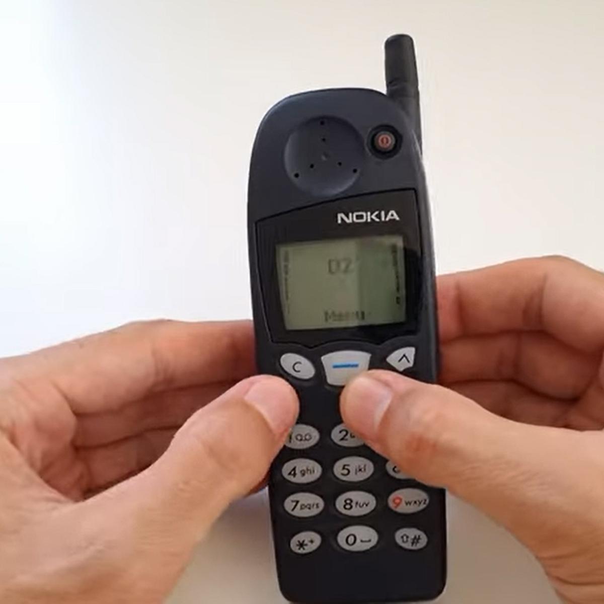 Teléfono móvil antiguo nokia 5110
