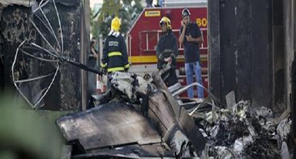 Tres muertos tras caída de avioneta en zona residencial. (Foto: es-es.facebook.com)