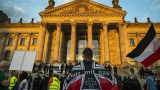 Quiénes son los ultraderechistas que protestan contra el uso de mascarillas en Alemania y quisieron asaltar el Reichstag