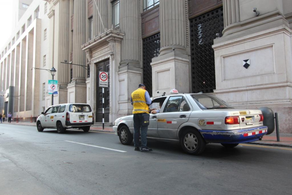 El retiro de los vehículos en calles del Cercado de Lima se hará de lunes a viernes en diferentes horarios. (Foto: Municipalidad de Lima)