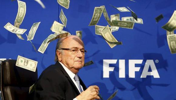 Blatter aún recibe sueldo de la FIFA pese a inhabilitación