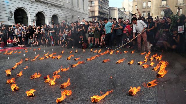 Los manifestantes en Santiago rindieron homenaje a los mapuches. (Foto: Reuters)