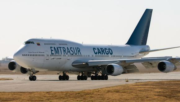 El Boeing 747-300 registrado con el número YV3531 de la aerolínea de carga venezolana Emtrasur en el aeropuerto internacional de Córdoba, Argentina, el 6 de junio de 2022, antes de despegar hacia Buenos Aires. (SEBASTIAN BORSERO / AFP).