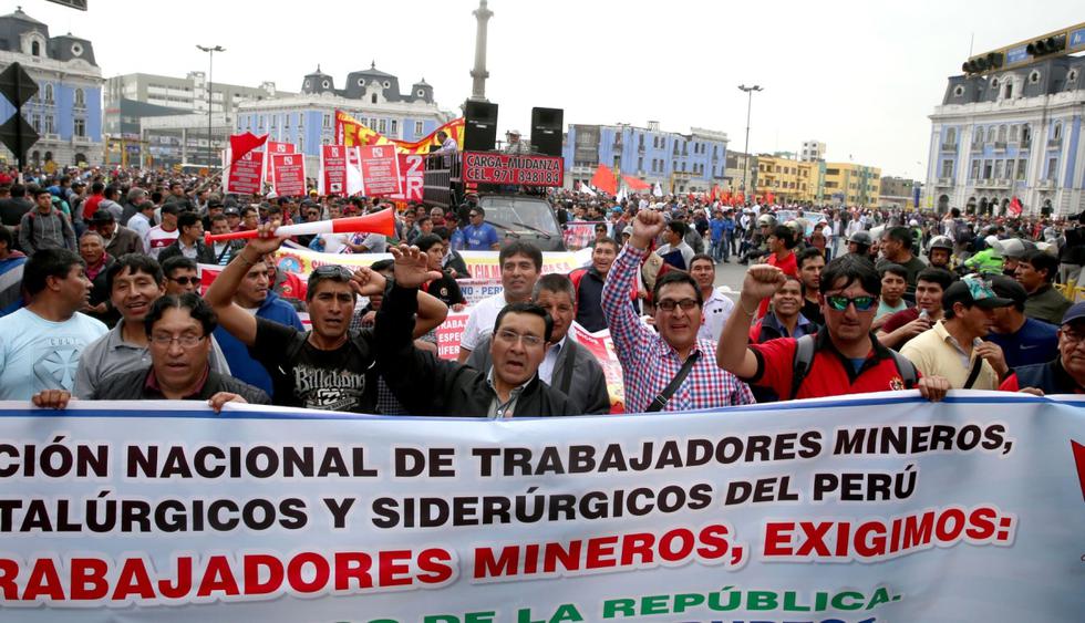 Gremios y sindicatos iniciaron una movilización a las 03:00 p.m. en los alrededores del centro histórico de Lima. La concentración estaba prevista para las 05:30 p.m. en la Plaza San Martín. (Foto: Andina)