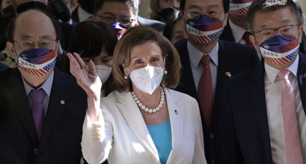Nancy Pelosi visits the Taiwan Parliament in her first official activity on the island