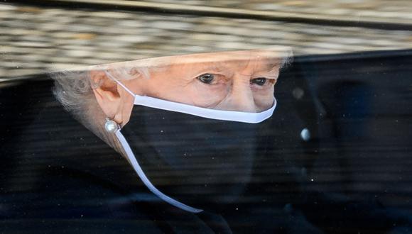 La reina Isabel II de Gran Bretaña llega al funeral del príncipe Felipe. (Foto de LEON NEAL / varias fuentes / AFP).