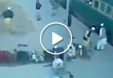 YouTube: musulmanes pierden el tren por quedarse rezando