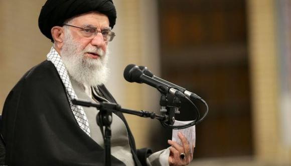 El líder supremo iraní, Alí Jamenei, anticipó que su país iba a responder por el asesinato de Soleimaini.  (Foto: Oficina de Prensa del Líder Supremo de Irán, vía BBC Mundo).