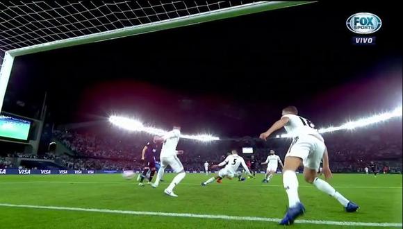 La defensa del Real Madrid tuvo un grosero error en salida que, por poco, acaba en la primera conquista del Al Ain. Afortunadamente estuvo Sergio Ramos para impedirlo. (Foto: captura de video)