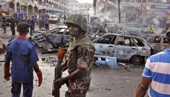 Atentado con coche bomba en Nigeria mata al menos 15 personas