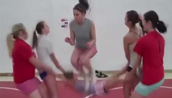 YouTube: usan a una amiga para poder saltar la ‘soga’ (VIDEO)