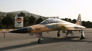 Irán presenta elKowsar, su primer avión de combate fabricado en el país | FOTOS