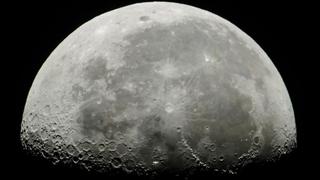 Confirman por primera vez presencia de agua en la Luna