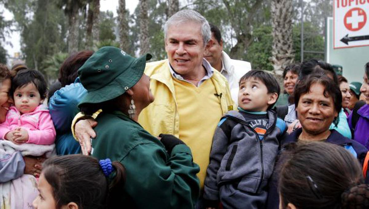 Castañeda no estuvo con Villarán porque tenía actividad en VES