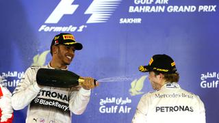 Lewis Hamilton: ahora Nico Rosberg recibió champán en la cara