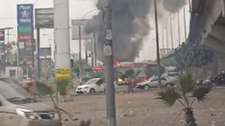 Independencia: bus de transporte público se incendia en plena Panamericana Norte