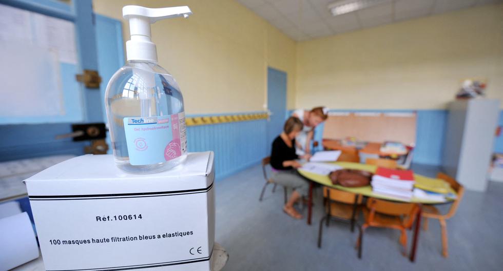 Pese a que aún se presentan muchos casos en varios paìses del mundo, ese aumento no se refleja en el número de hospitalizaciones y muertes por COVID-19, las cuales siguen disminuyendo día a día. AFP PHOTO / MYCHELE DANIAU (Photo by MYCHELE DANIAU / AFP)