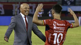 Mosquera en cuartos de final: así celebró el técnico peruano clasificación de Wilstermann en Libertadores