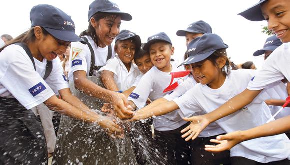 Hoy, más de 2.500 familias de La Encantada pueden abrir el caño y disfrutar de agua potable 24 horas al día.