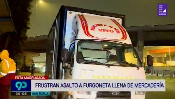 Tres delincuentes armados intentaron robar mercadería de furgoneta en San Borja.&nbsp; (Captura: Latina)