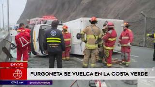 Congestión vehicular tras vuelco de furgoneta en la Costa Verde