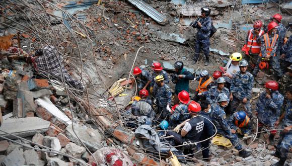 Nepal: Rescatan de los escombros a un joven de 18 años