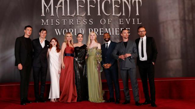 Miembros del elenco Harris Dickinson, Sam Riley, Jenn Murray, Michelle Pfeiffer, Angelina Jolie, Elle Fanning, Chiwetel Ejiofor, Ed Skrein y el director Joachim Ronning posan durante la premiere de "Maléfica during the premiere of "Maleficent: Dueña del Mal" en Los Angeles, California. (Foto: REUTERS)