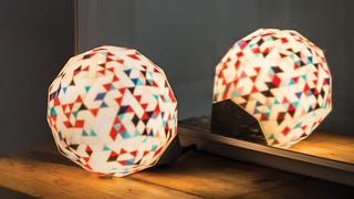 La Dazzle Lamp te permite personalizar la lámpara con tus fotos