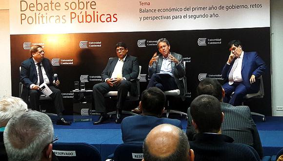 La Escuela de Posgrado de la Universidad Continental realizó un debate para analizar el primer año de gobierno del presidente en materia económica. (Foto: Iván Álvarez Arredondo)