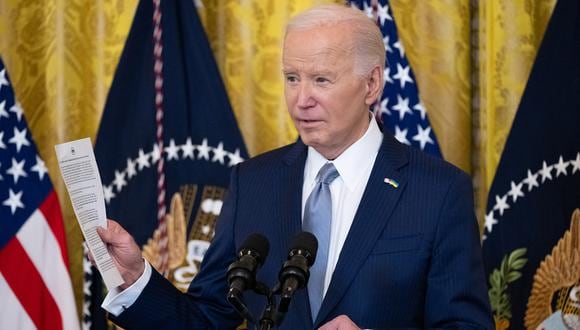 El presidente estadounidense Joe Biden habla en el Salón Este de la Casa Blanca en Washington, DC, durante la Reunión de Invierno de la Asociación Nacional de Gobernadores, el 23 de febrero de 2024. (Foto de SAUL LOEB / AFP)