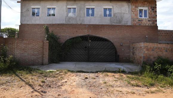 Vista de la residencia del arqueólogo, músico y luthier de violines alemán Bernard Raymond Von Bredow en Aregua, Paraguay, el miércoles 3 de noviembre de 2021. (AP Foto/Jorge Saenz).