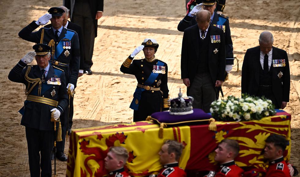 Funeral de la Reina Isabel II | Capilla ardiente | Última hora sobre la  muerte y el funeral de Isabel II, EN VIVO Y EN DIRECTO | se instala la  capilla ardiente