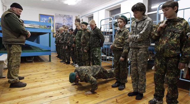 Escolares rusos reciben como premio entrenamiento militar - 3
