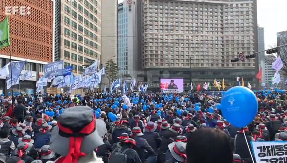 Corea del Sur: Miles se manifiestan contra el presidente y el Gobierno nipón. (Foto: YouTube EFE)