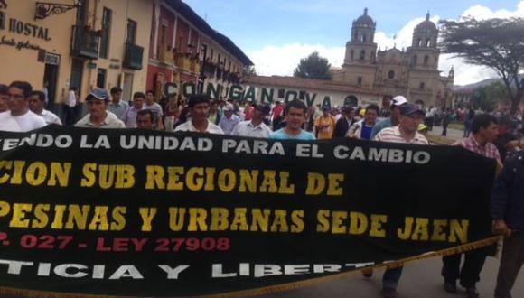 Dirigentes antimineros marchan por las calles de Cajamarca