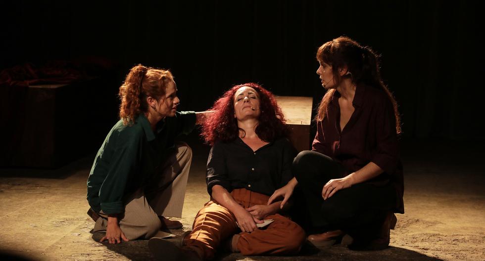 De izquierda a derecha las actrices Macla Yamada, Katerina D’Onofrio y Amaranta Kun; protagonistas de la obra de teatro "Una vida".