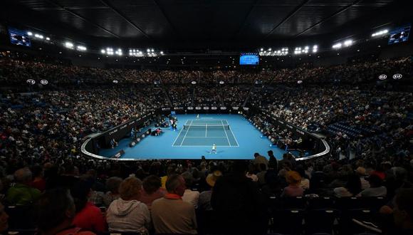 Serena Williams, Roger Federer y Novak Djokovic sellaron su pase a la segunda ronda del Australian Open. (Foto: AFP)