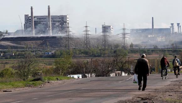 Las instalaciones dañadas en las obras de hierro y acero de Azovstal. (REUTERS/Alexander Ermochenko)