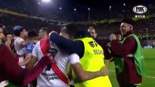 El festejo de agente de seguridad de La Bombonera con jugadores de River que se volvió viral | VIDEO