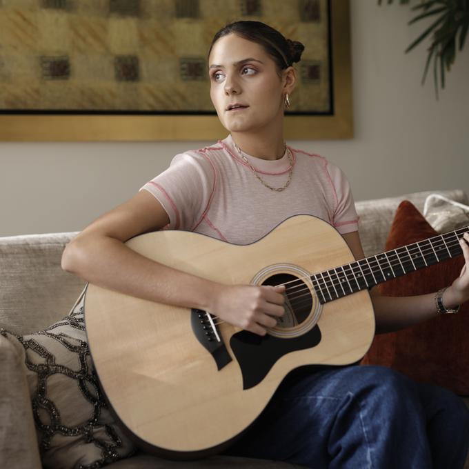 Cantante venezolana de 17 años que reside en Perú compite con Nicole Zignago en los Grammy y narra su fascinante historia de éxito