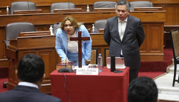 Karelim López rindió su testimonio ante la Comisión de Fiscalización del Congreso acompañada de su abogado, César Nakazaki. (Foto: Congreso de la República)