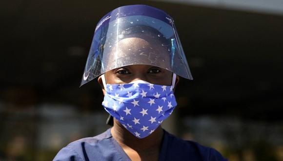 Estados Unidos recomienda usar dos mascarillas para luchar contra las nuevas cepas del coronavirus covid-19. (Foto: TIMOTHY A. CLARY / AFP).
