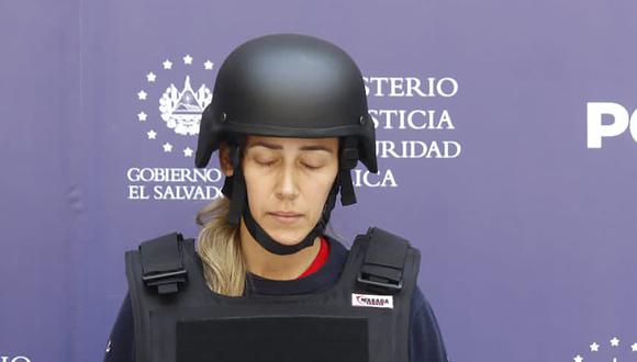 La colombiana Margaret Lizeth Chacón tras su detención el 18 de enero de 2023 en una sede policial en San Salvador, El Salvador. (Foto de Policía Nacional Civil (PNC) de El Salvador / EFE)