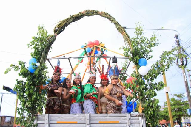 Más de cien mil personas (entre turistas nacionales y extranjeros)  visitan hoy Iquitos, para participar en la fiesta de San Juan, considerada la más importante de la Amazonía peruana (Foto: Daniel Carbajal)